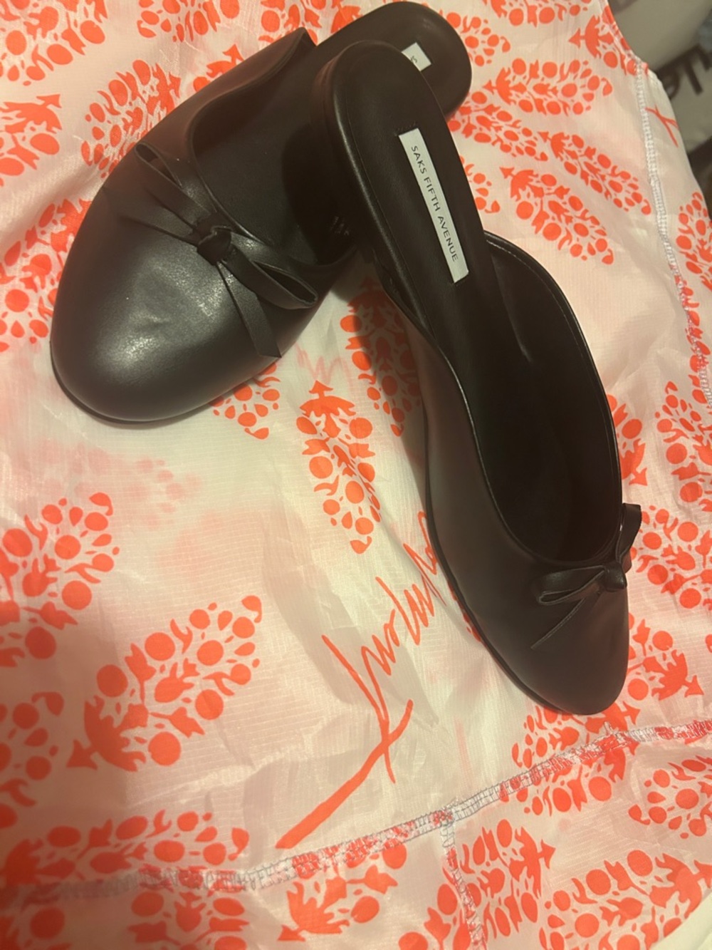 Saks slides